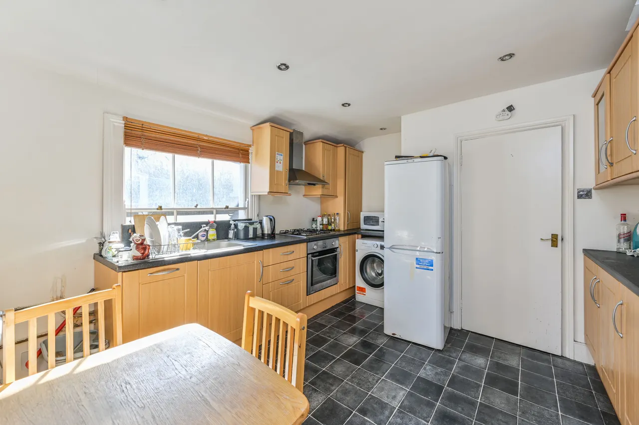 2 bed flat for sale — Flat 3, 11 Rita Road, London
