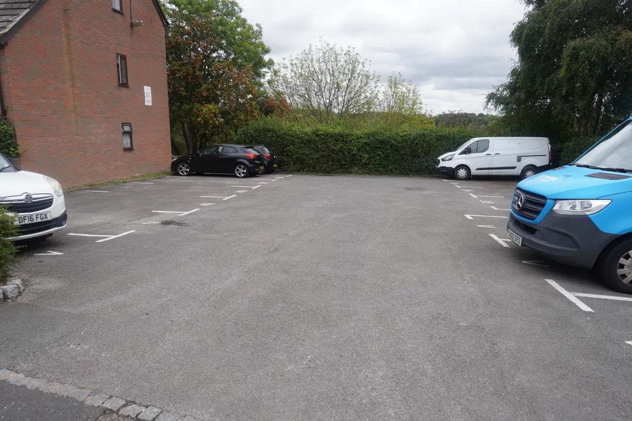Windrush Court, High Wycombe, HP13, photo 10
