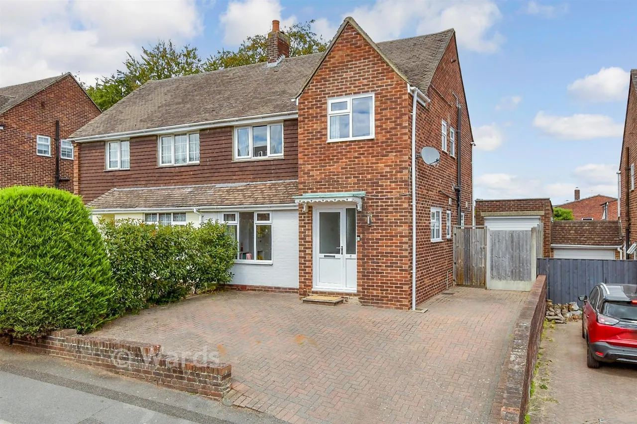 3 bed house for sale, Firs Close, Aylesford, ME20