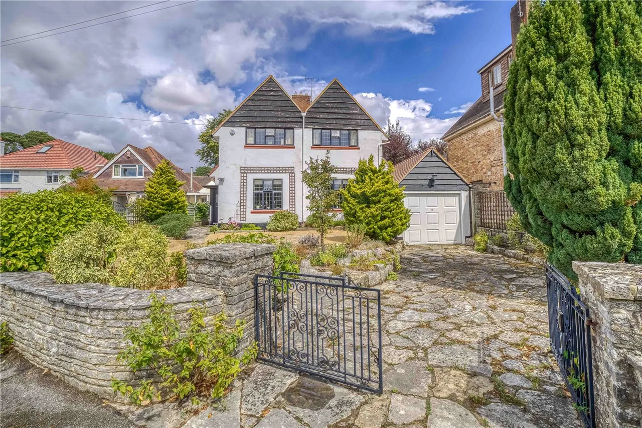 4 bed house for sale — Frankland Crescent, Lower Parkstone, Poole, BH14