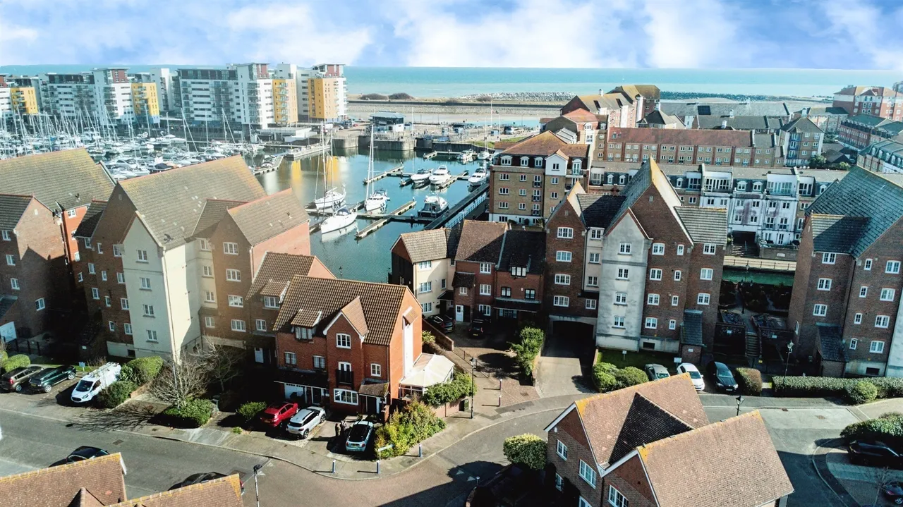 4 bed house for sale — Madeira Way, Eastbourne