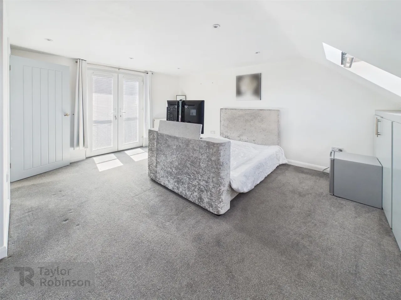 Shaws Road, Northgate, RH10, photo 7