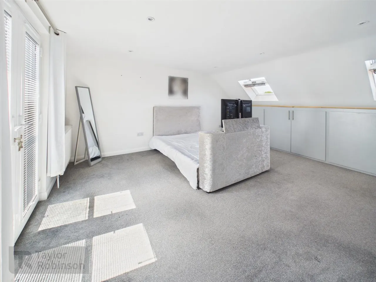 Shaws Road, Northgate, RH10, photo 6