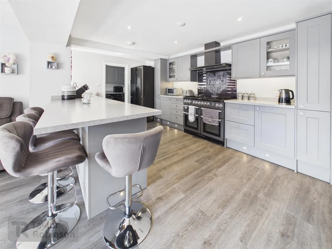 Shaws Road, Northgate, RH10, photo 3