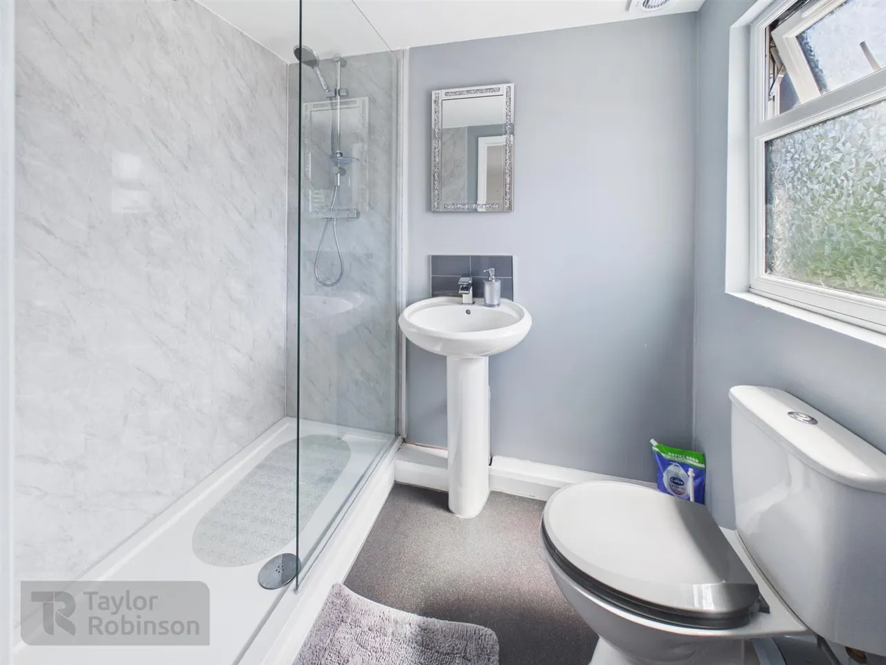 Shaws Road, Northgate, RH10, photo 8