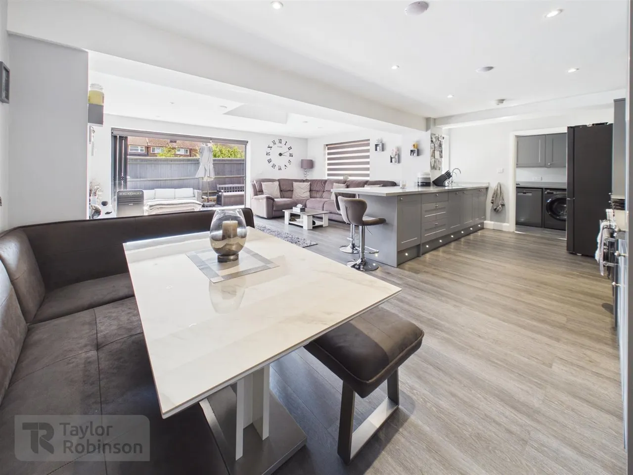 Shaws Road, Northgate, RH10, photo 2