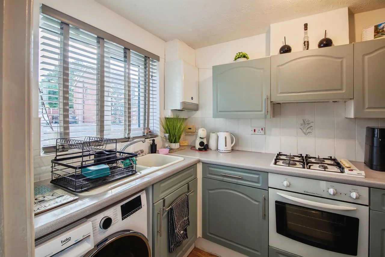 Parkinson Close, Wakefield, WF1, photo 3