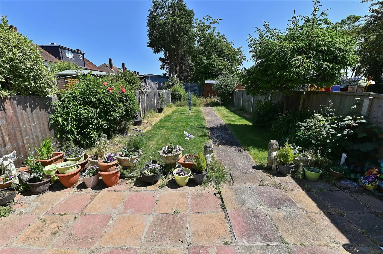 Parkes Road, Chigwell, Essex, IG74BN, photo 14
