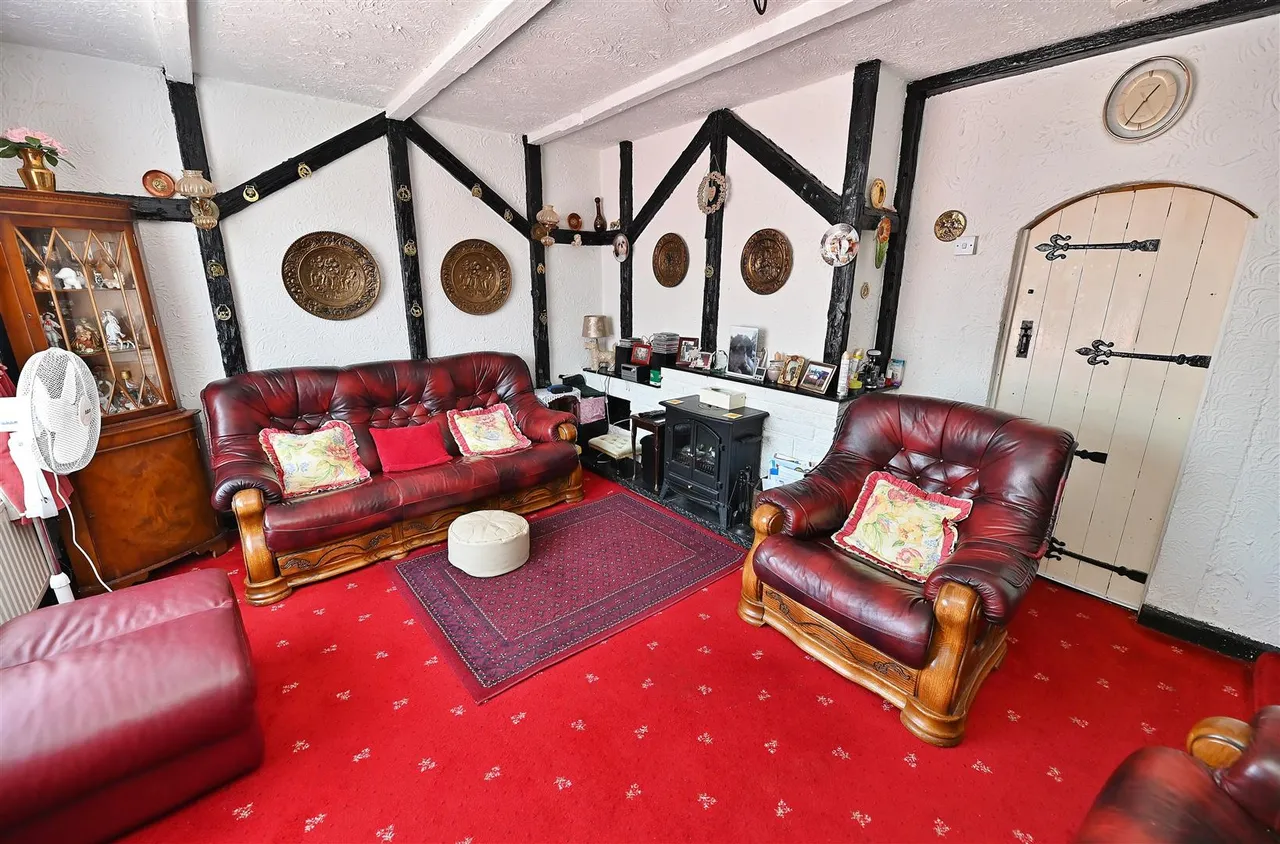 Parkes Road, Chigwell, Essex, IG74BN, photo 3