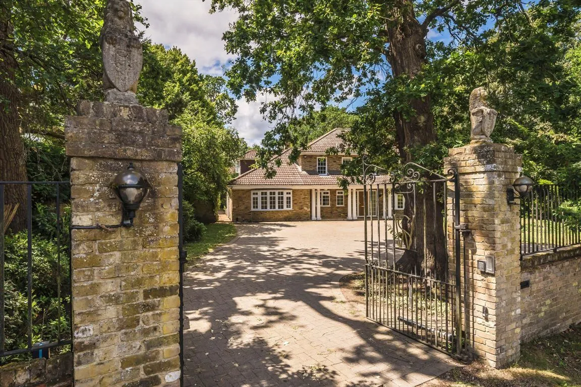 Old Avenue, West Byfleet, KT14, photo 10