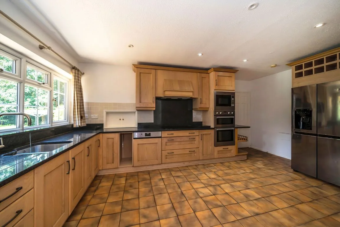 Old Avenue, West Byfleet, KT14, photo 3