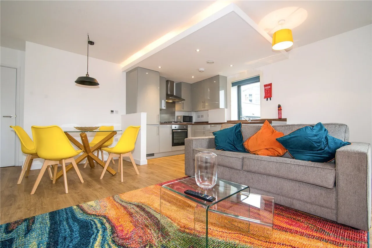 Kew Bridge Road, Brentford, TW8, photo 2