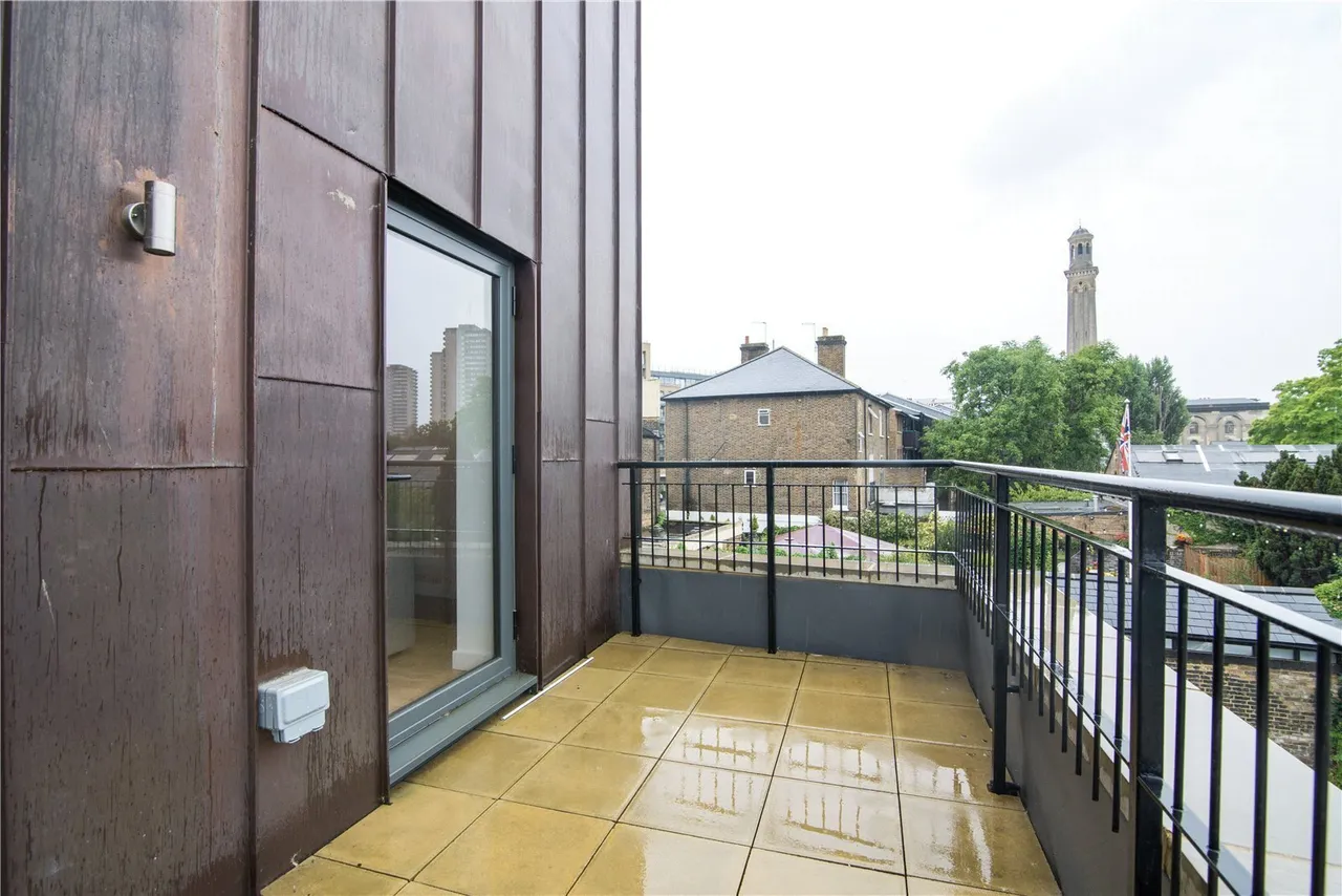 Kew Bridge Road, Brentford, TW8, photo 3