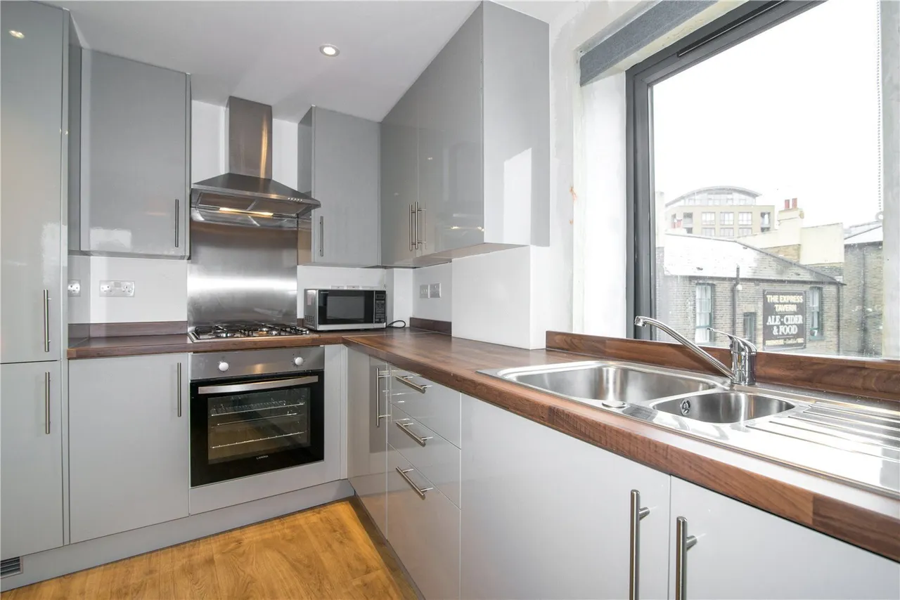 Kew Bridge Road, Brentford, TW8, photo 4