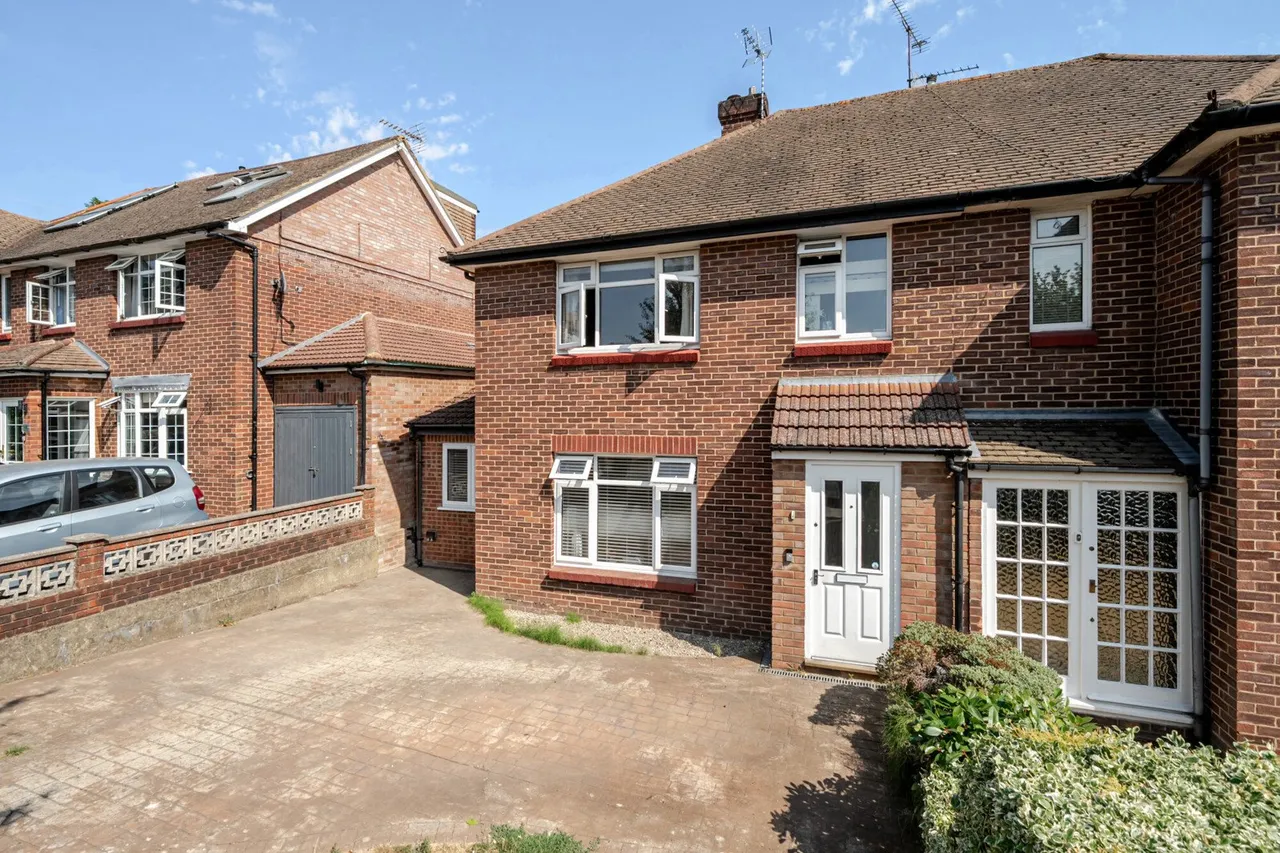 4 bed house for sale — Cloonmore Avenue, BR6