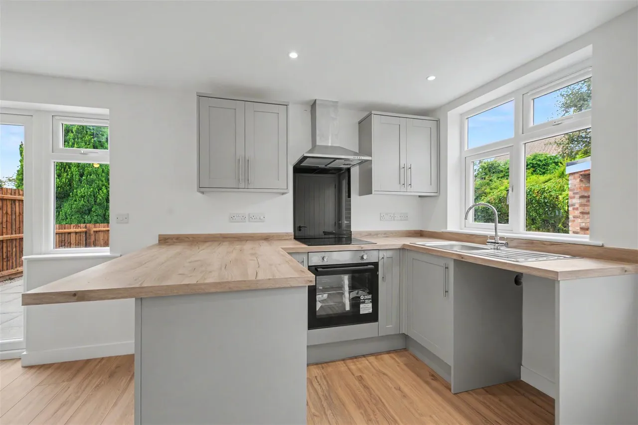 St. Helens Crescent, Trowell, NG9, photo 8