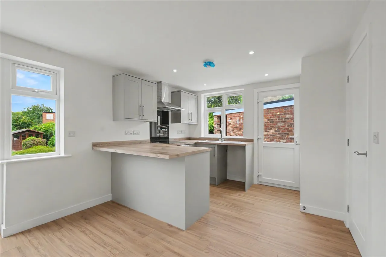 St. Helens Crescent, Trowell, NG9, photo 9