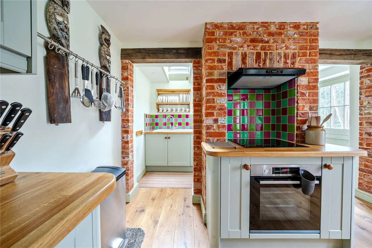 South Lane, Nomansland, Salisbury, Wiltshire, SP5 2BZ, photo 9