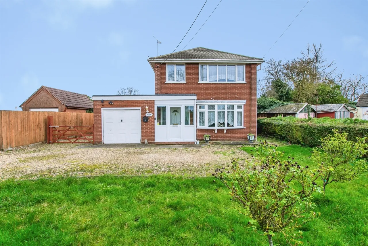 3 bed house for sale — Roman Bank, Holbeach, Spalding