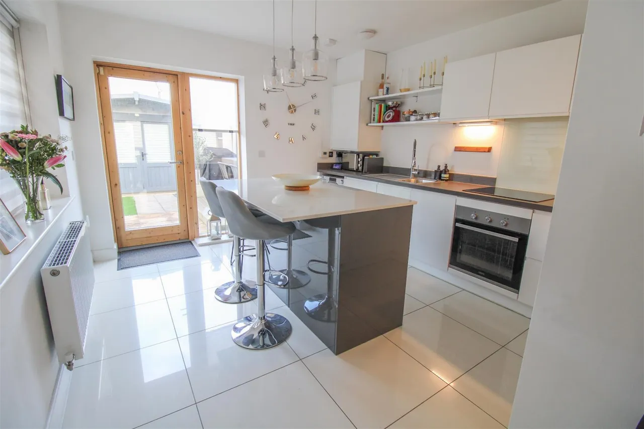 Barnsley Wood Rise, Newhall, CM17, photo 2