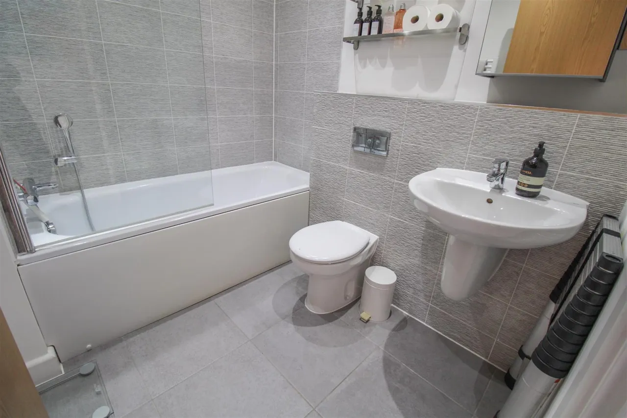 Barnsley Wood Rise, Newhall, CM17, photo 9