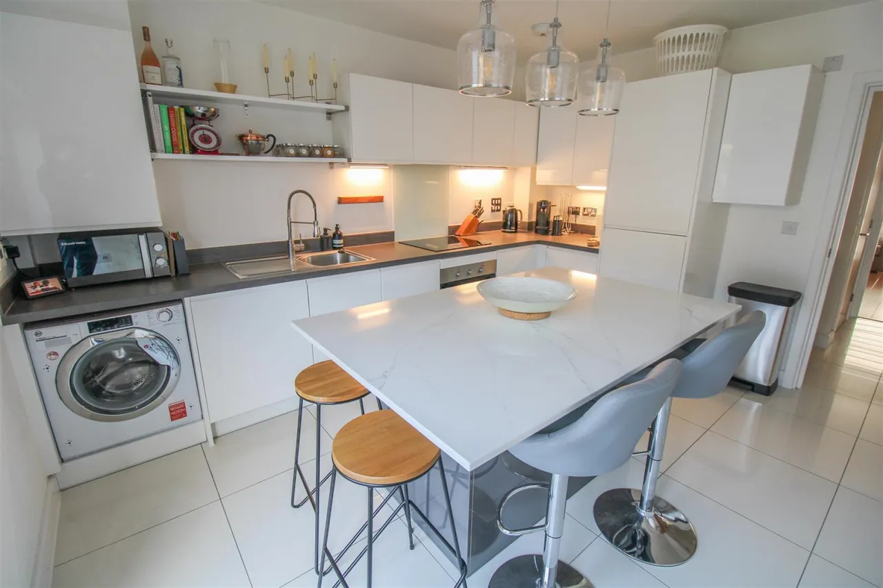 Barnsley Wood Rise, Newhall, CM17, photo 5
