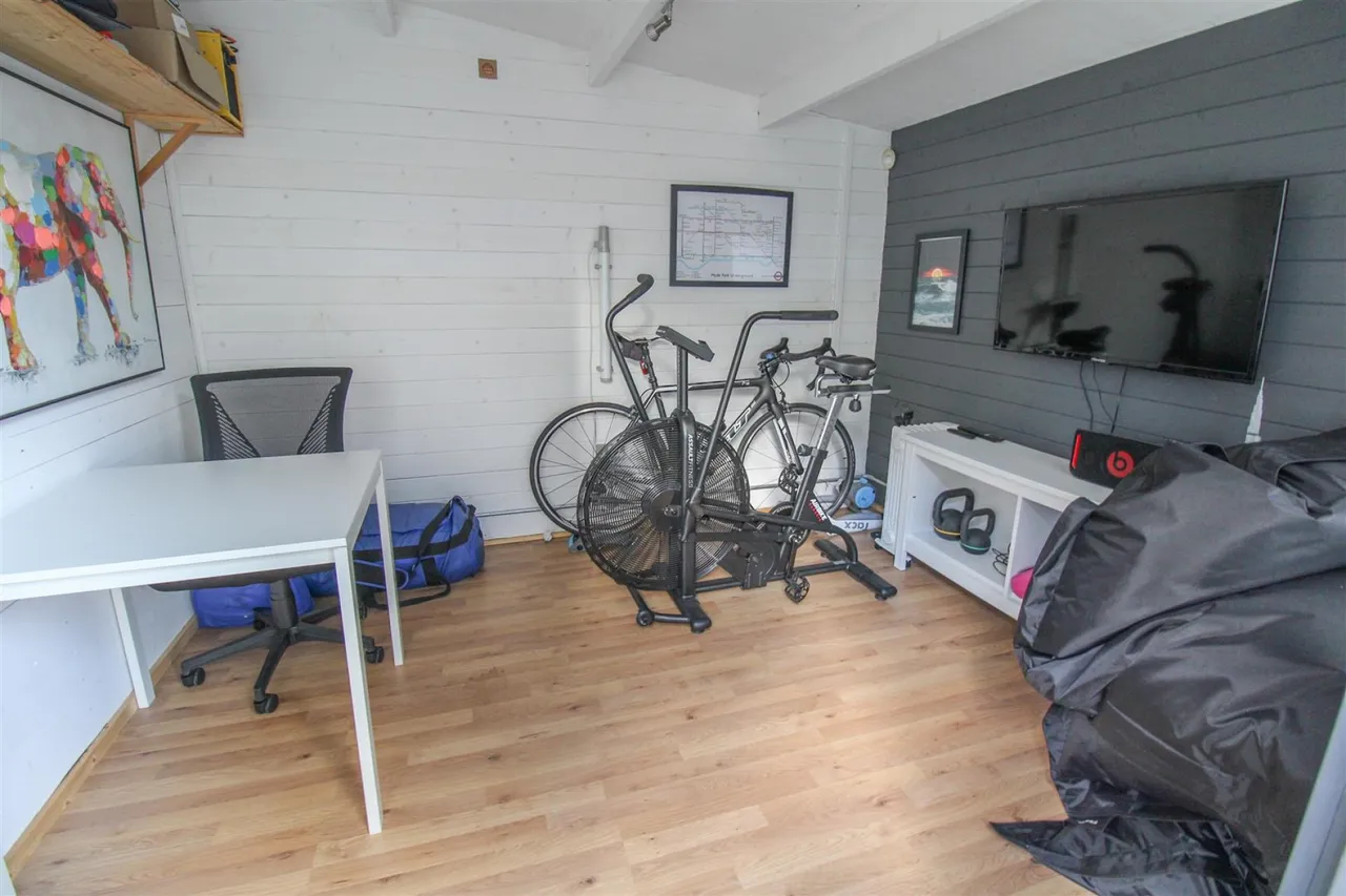 Barnsley Wood Rise, Newhall, CM17, photo 12