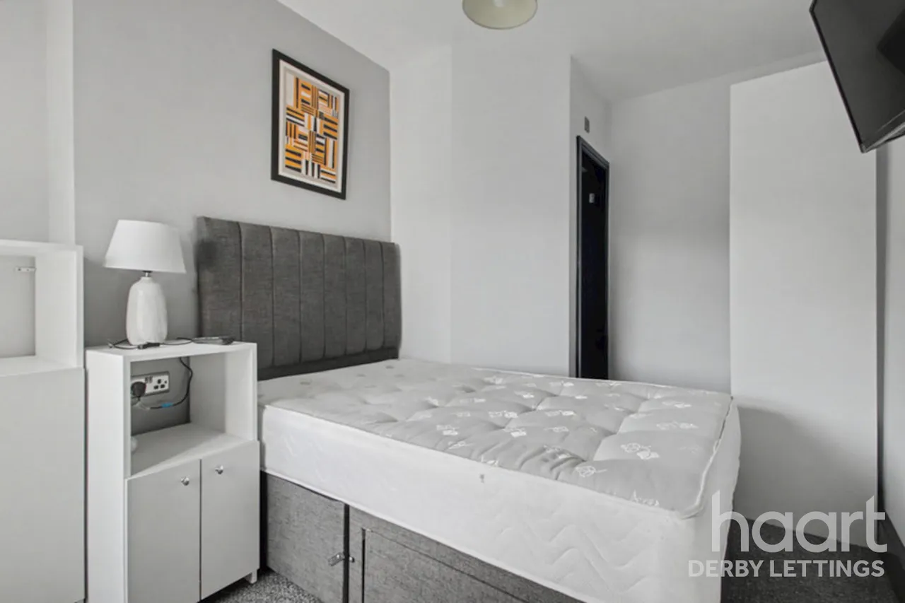 St Thomas Road, DE23, photo 2