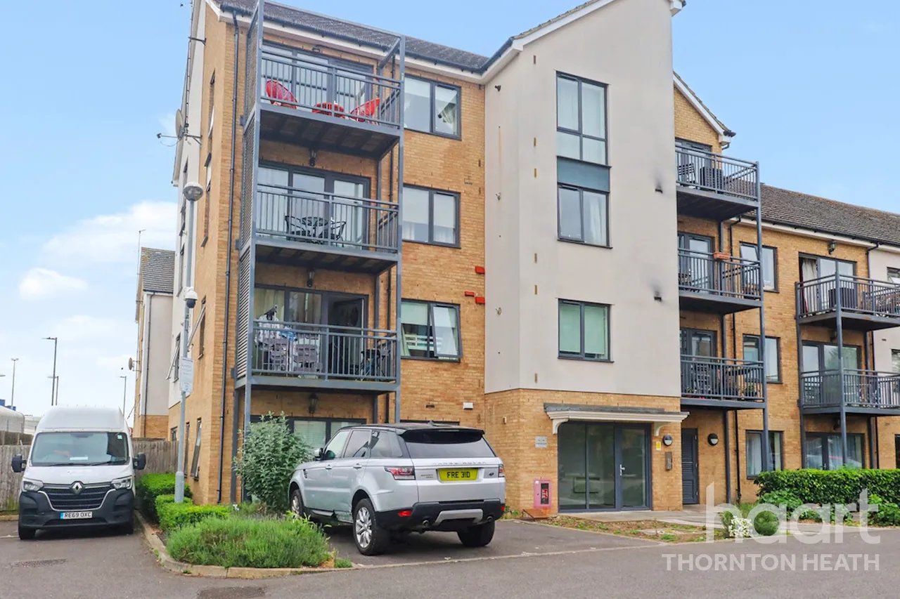2 bed flat for sale, Watson Place, London, SE25