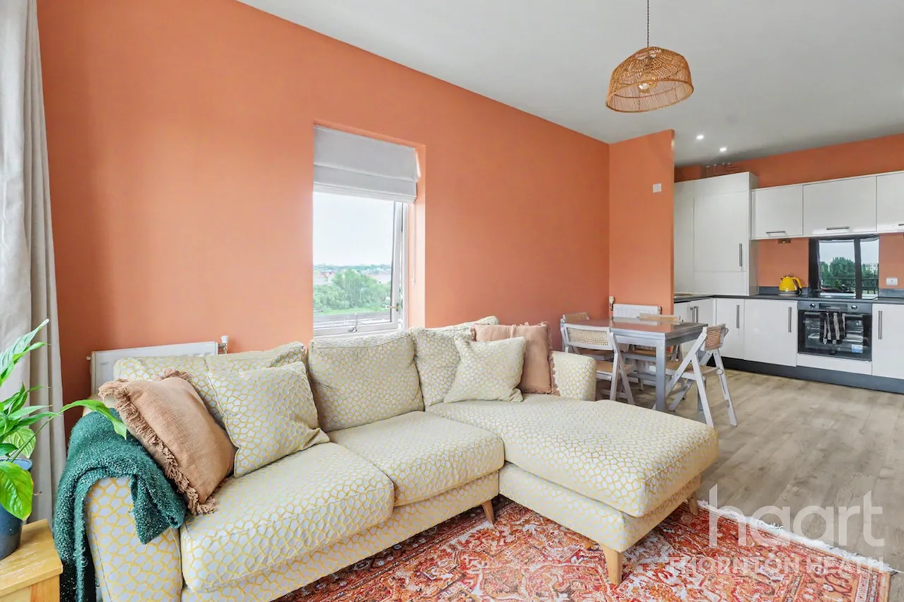 Watson Place, London, SE25, photo 2