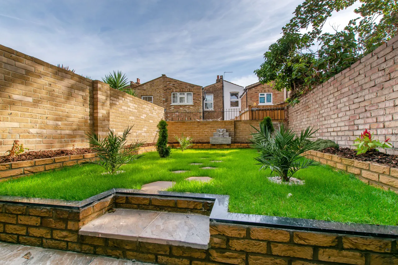55 Dalyell Road, London, photo 11