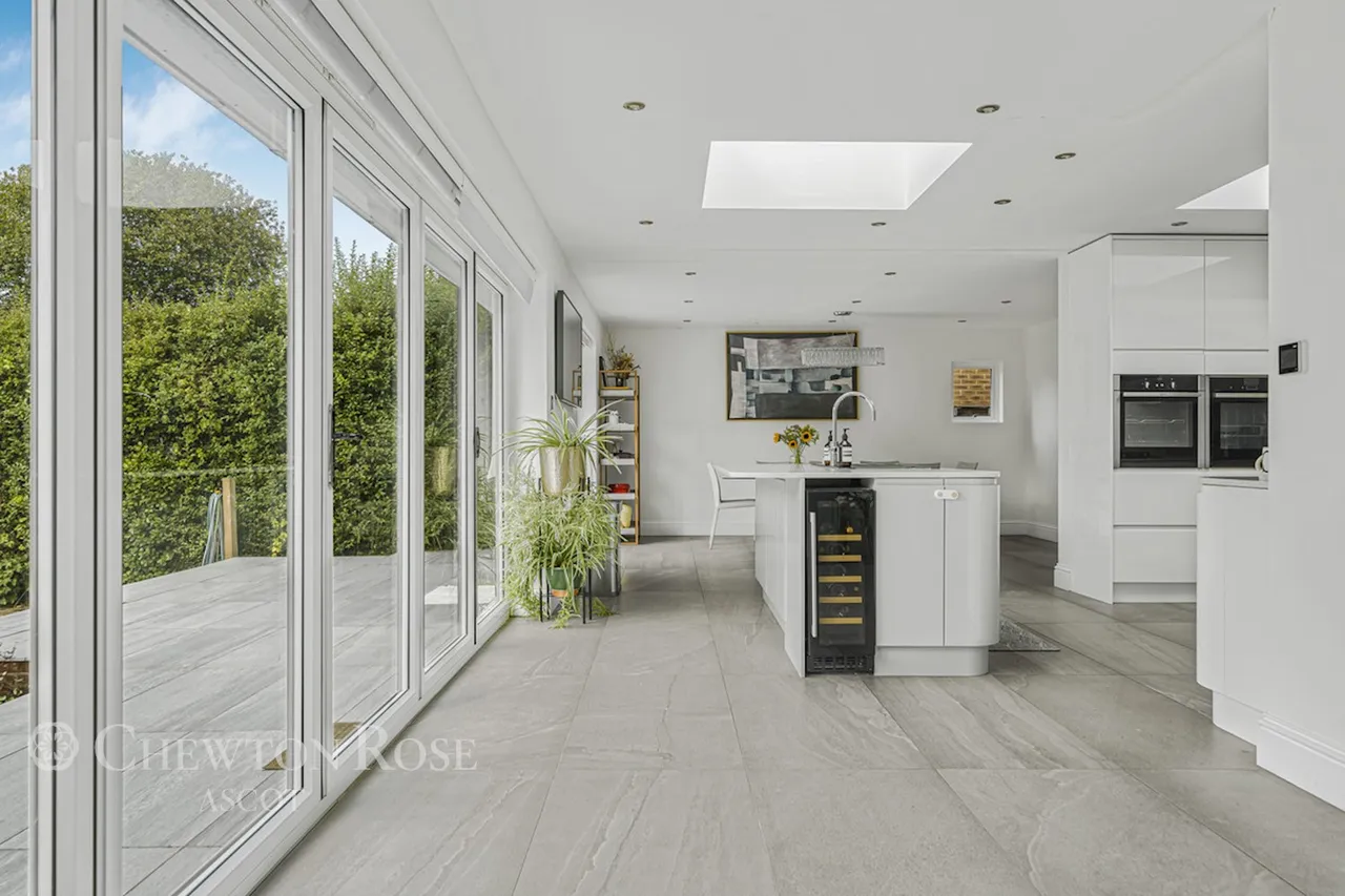 Bagshot Road, Woking, photo 2