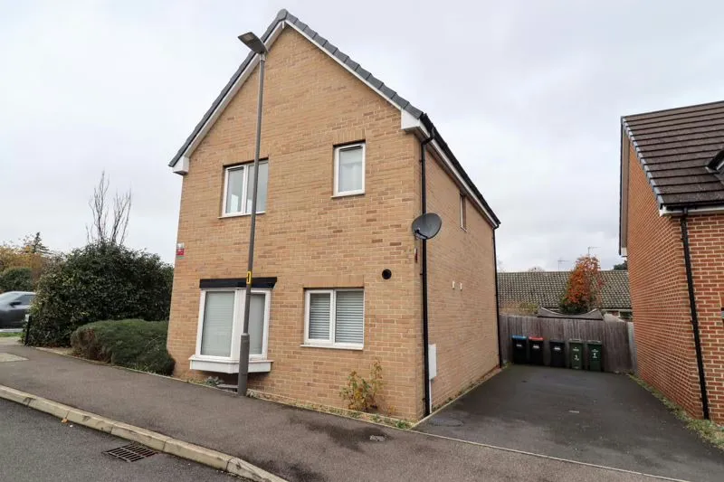 Bunkers Crescent, Bletchley, Milton Keynes, Buckinghamshire, MK3 6FP, photo 15