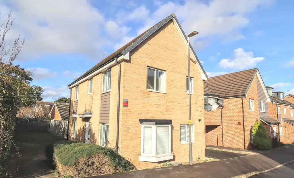 3 bed house for sale — Bunkers Crescent, Bletchley, Milton Keynes, Buckinghamshire, MK3 6FP
