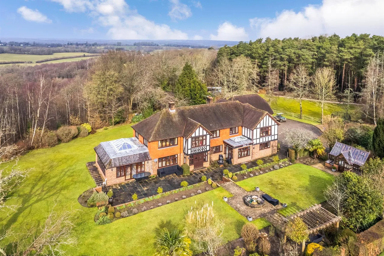6 bed property for sale, Brightling Road, Robertsbridge, TN32