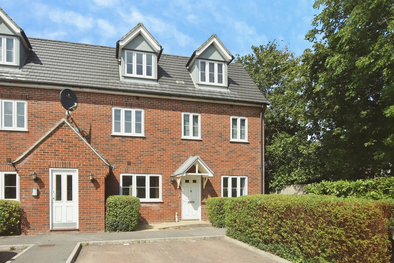 2 bed flat for sale — Ilminster Road, Taunton
