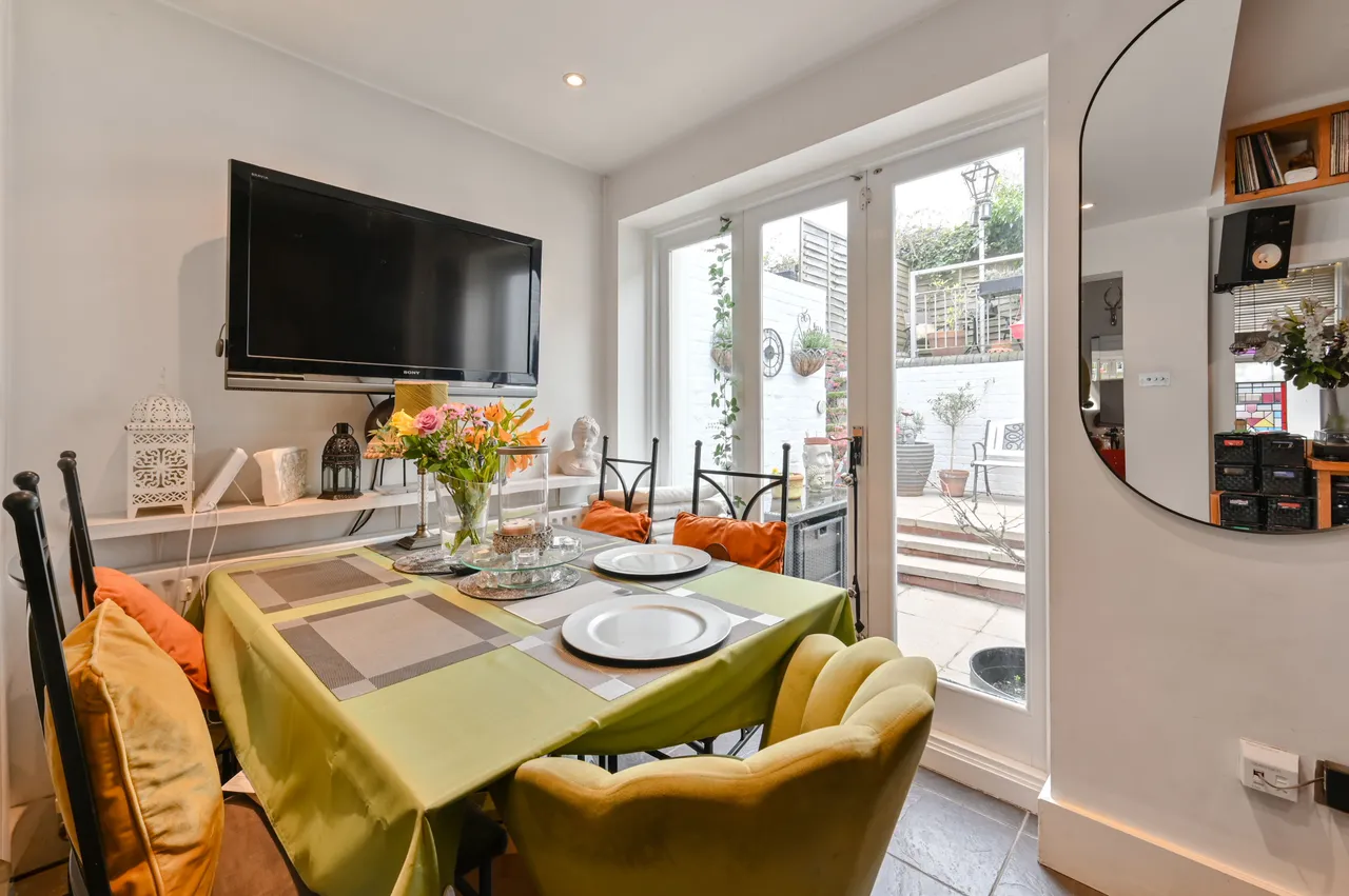 2 bed house for sale — 46 Old Oak Lane, London