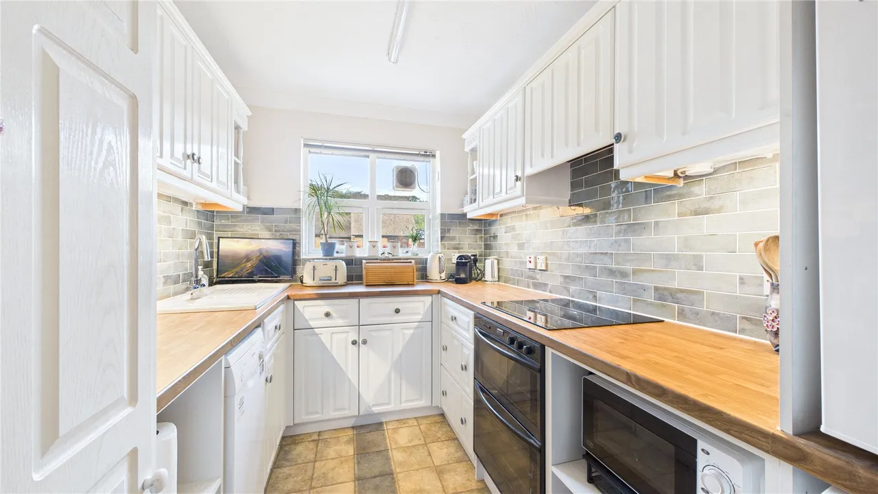 The Grange, Chobham, GU24, photo 5
