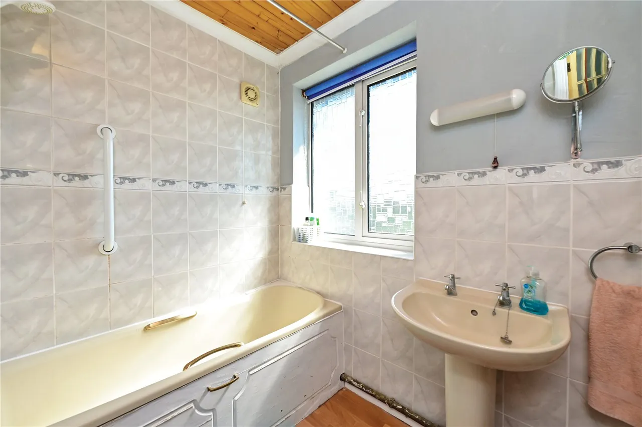 Yeovil Road, Farnborough, Hampshire, GU14 6LB, photo 14
