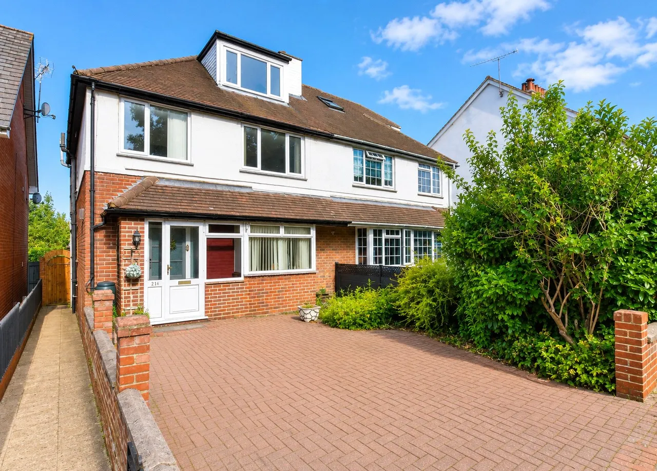 4 bed house for sale — Yeovil Road, Farnborough, Hampshire, GU14 6LB