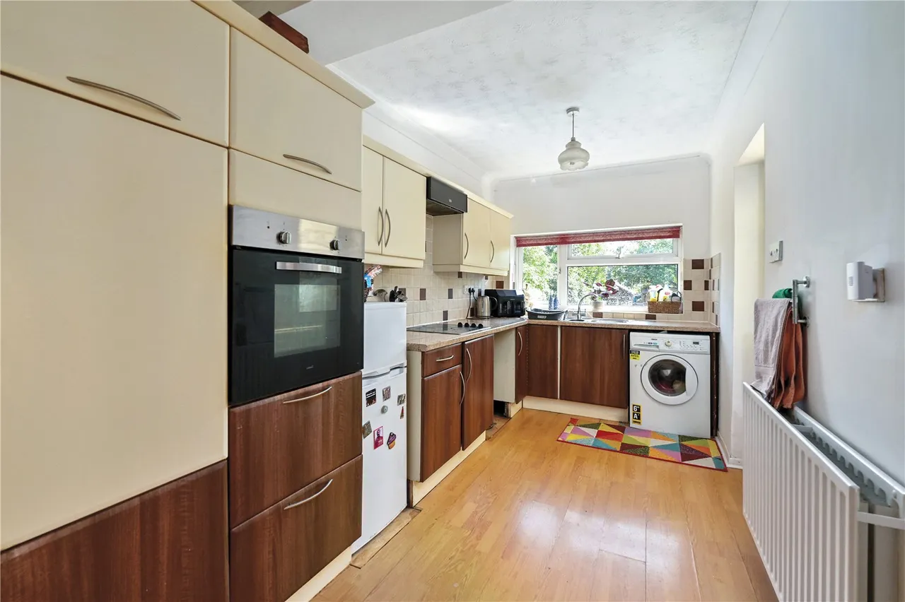 Yeovil Road, Farnborough, Hampshire, GU14 6LB, photo 9