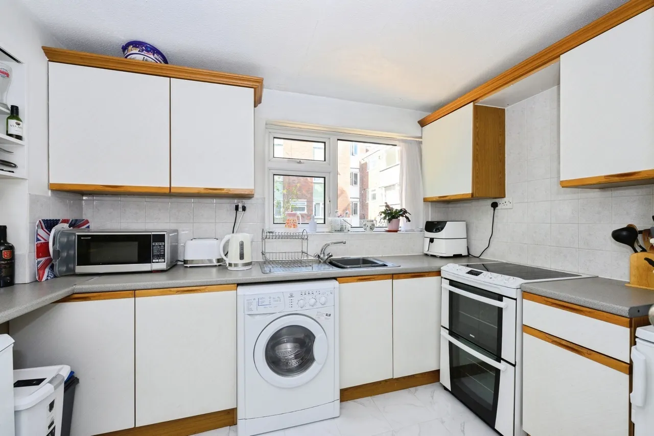 Station Road, Redhill, RH1, photo 3