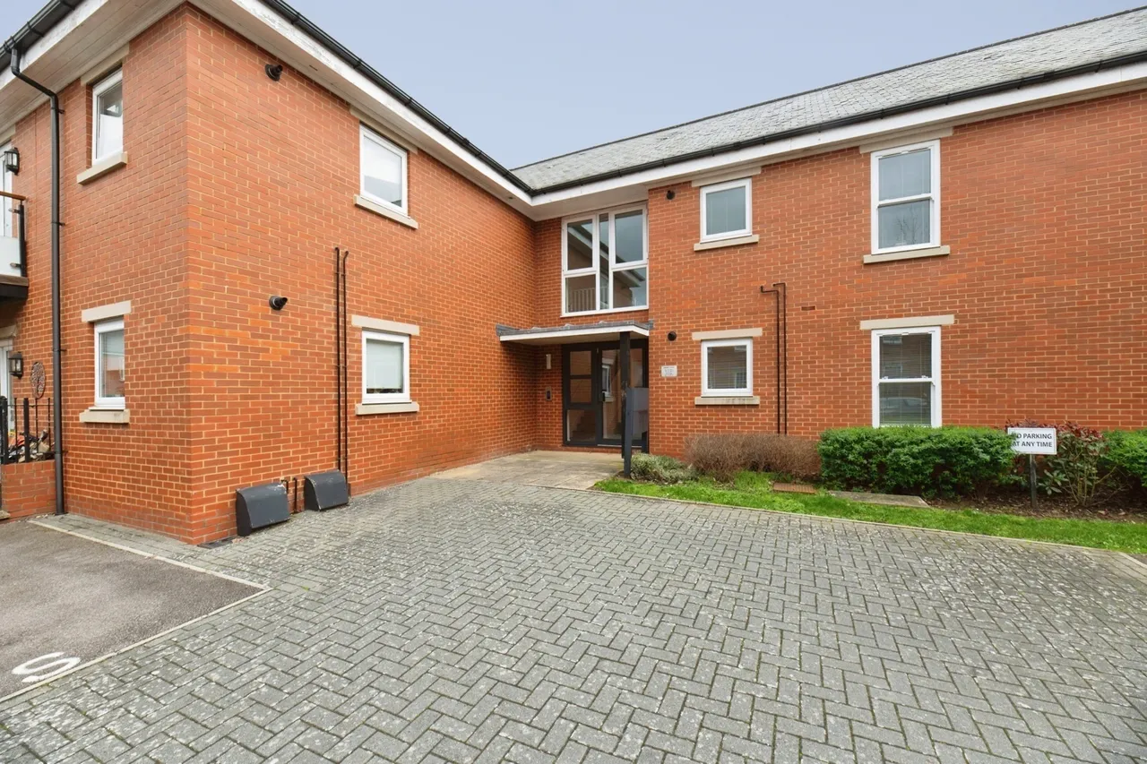 1 bed flat for sale, Sherwood Way, Epsom, KT19