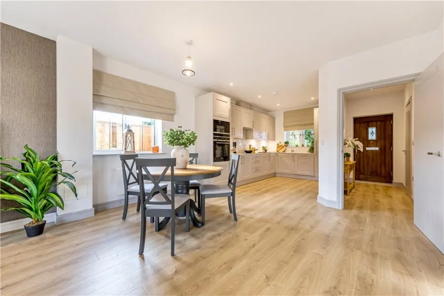 Alexander Gardens, Binfield, RG42, photo 2