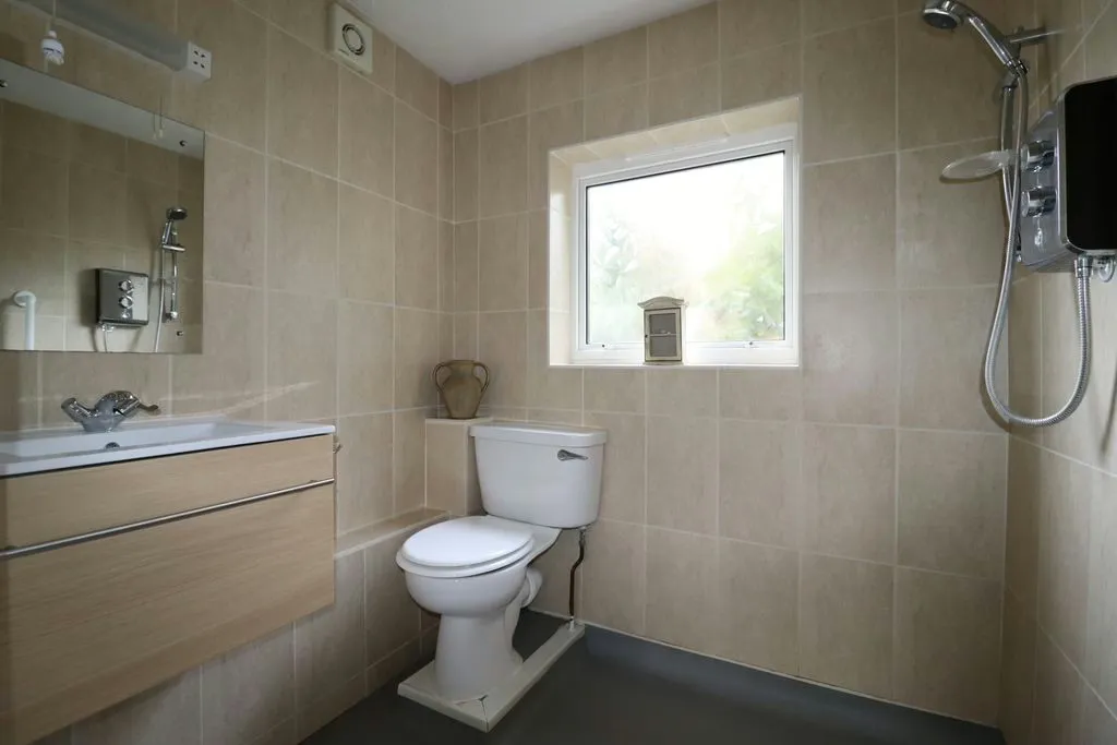 Manor Road, Bletchley, Milton Keynes, Buckinghamshire, MK2 2HW, photo 13