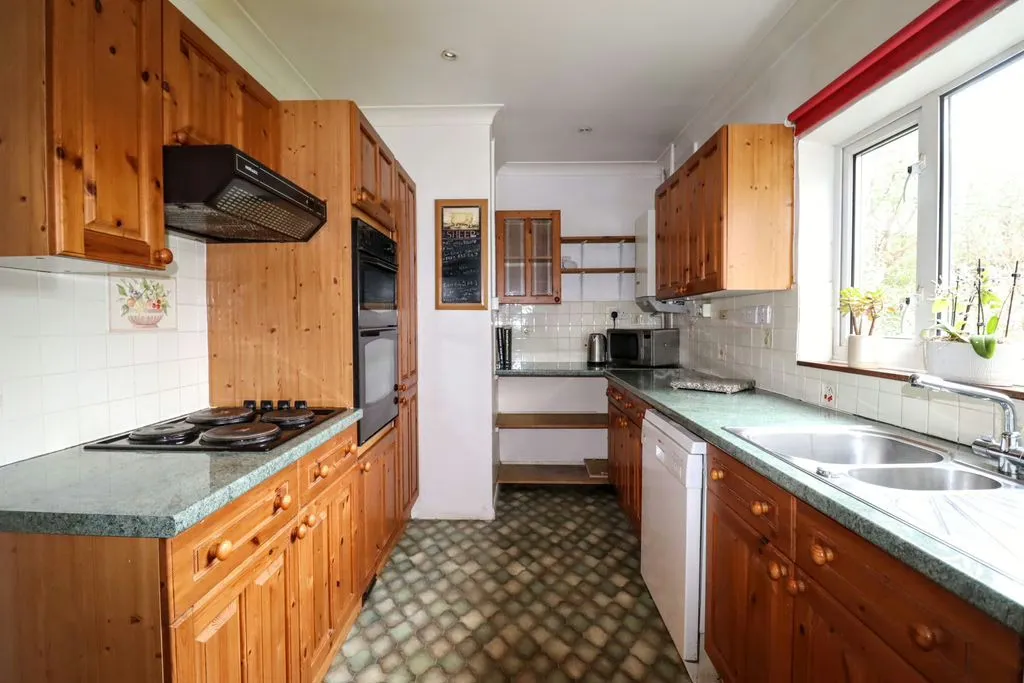 Manor Road, Bletchley, Milton Keynes, Buckinghamshire, MK2 2HW, photo 5