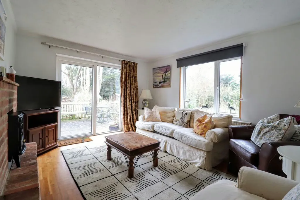 Manor Road, Bletchley, Milton Keynes, Buckinghamshire, MK2 2HW, photo 2