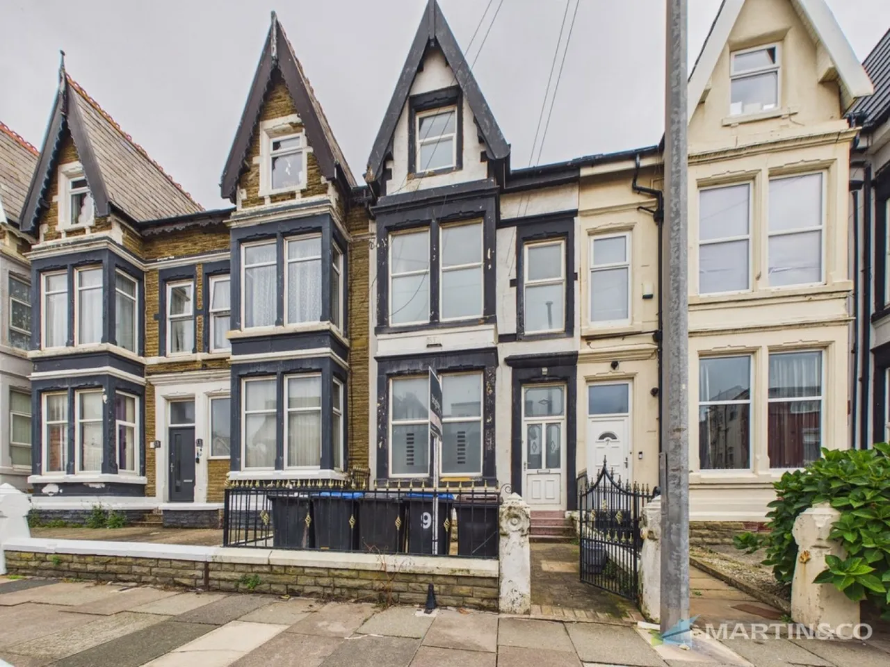 5 bed house for sale — Holmfield Road, Blackpool