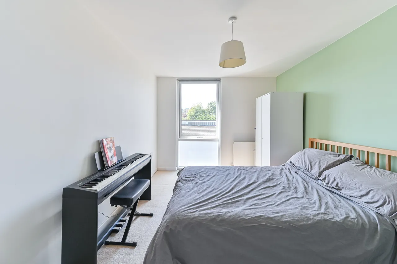 Flat 84 Schoolhouse Yard, Bloomfield Road, London, photo 4