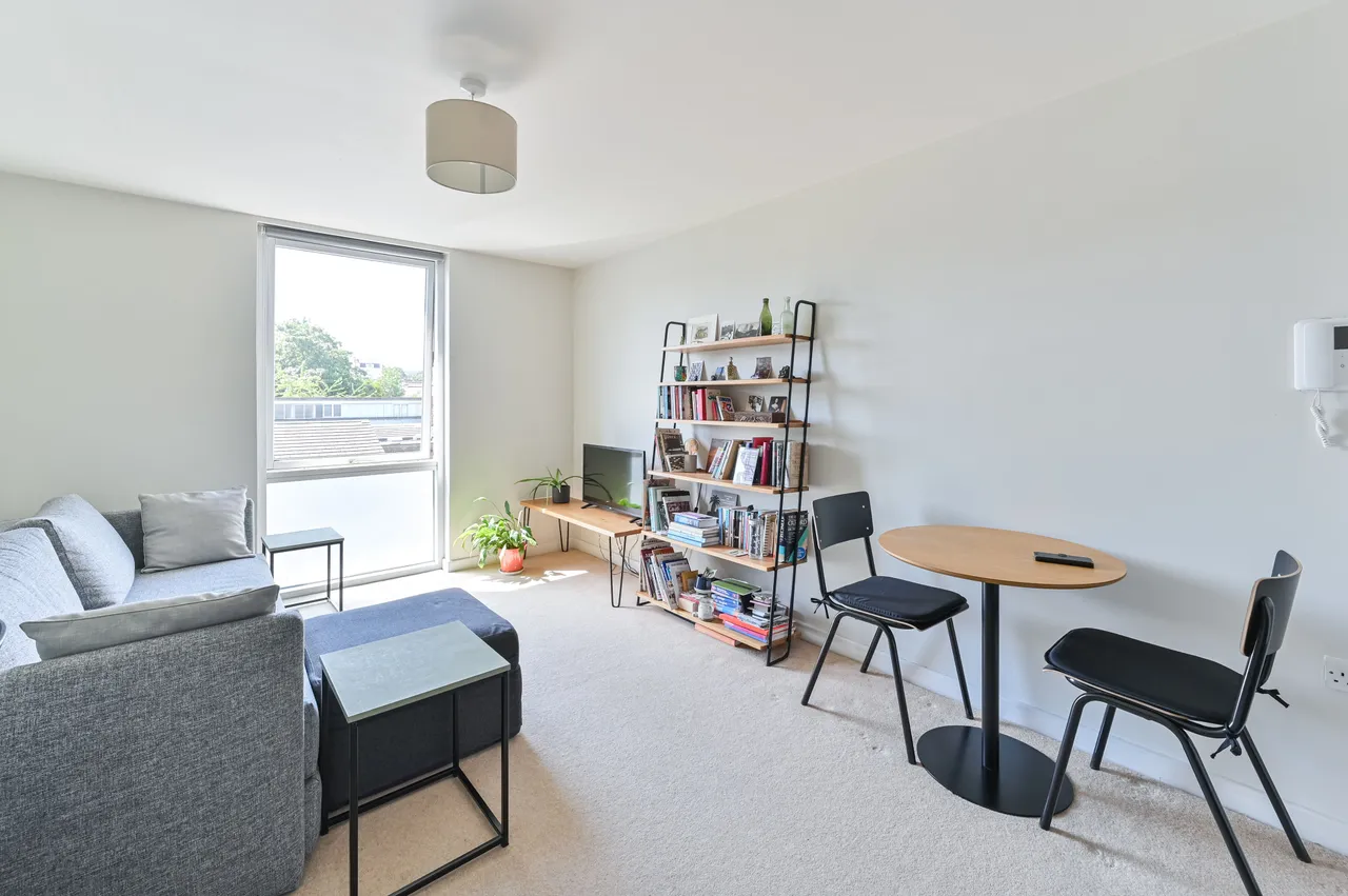 Flat 84 Schoolhouse Yard, Bloomfield Road, London, photo 9